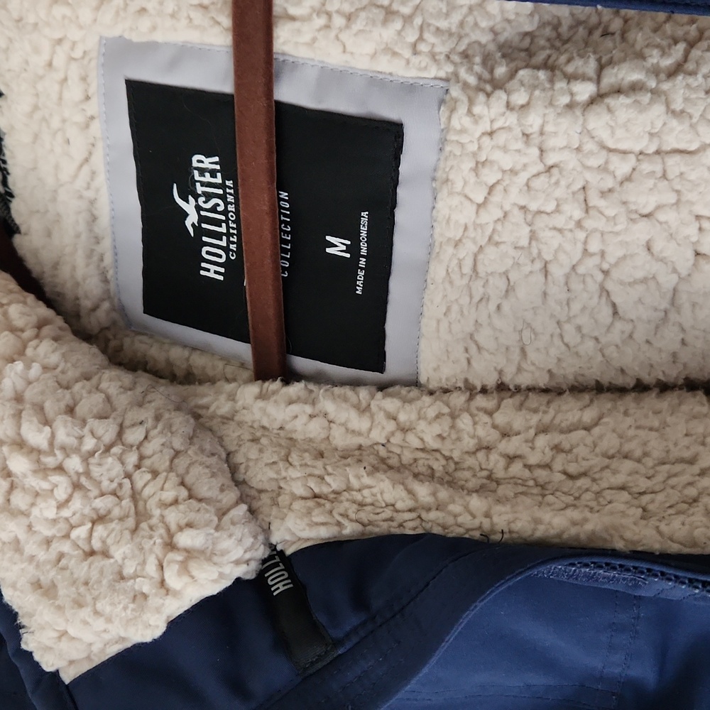 WINTER SALE‼️ Hollister Fleece lined coat EUC (size medium) Navy Blue, Unisex - Picture 4 of 7